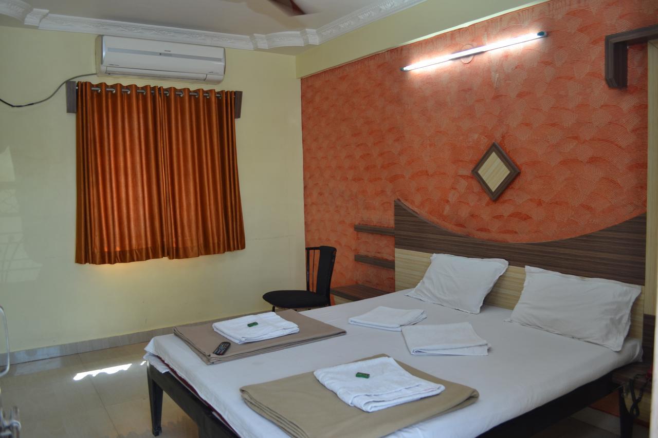 Hotel Sai Vishwa เชอร์ดี ภายนอก รูปภาพ